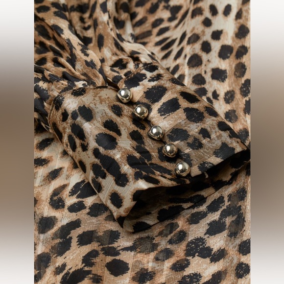 🌸HM leopard print blouse - Picture 2 of 6